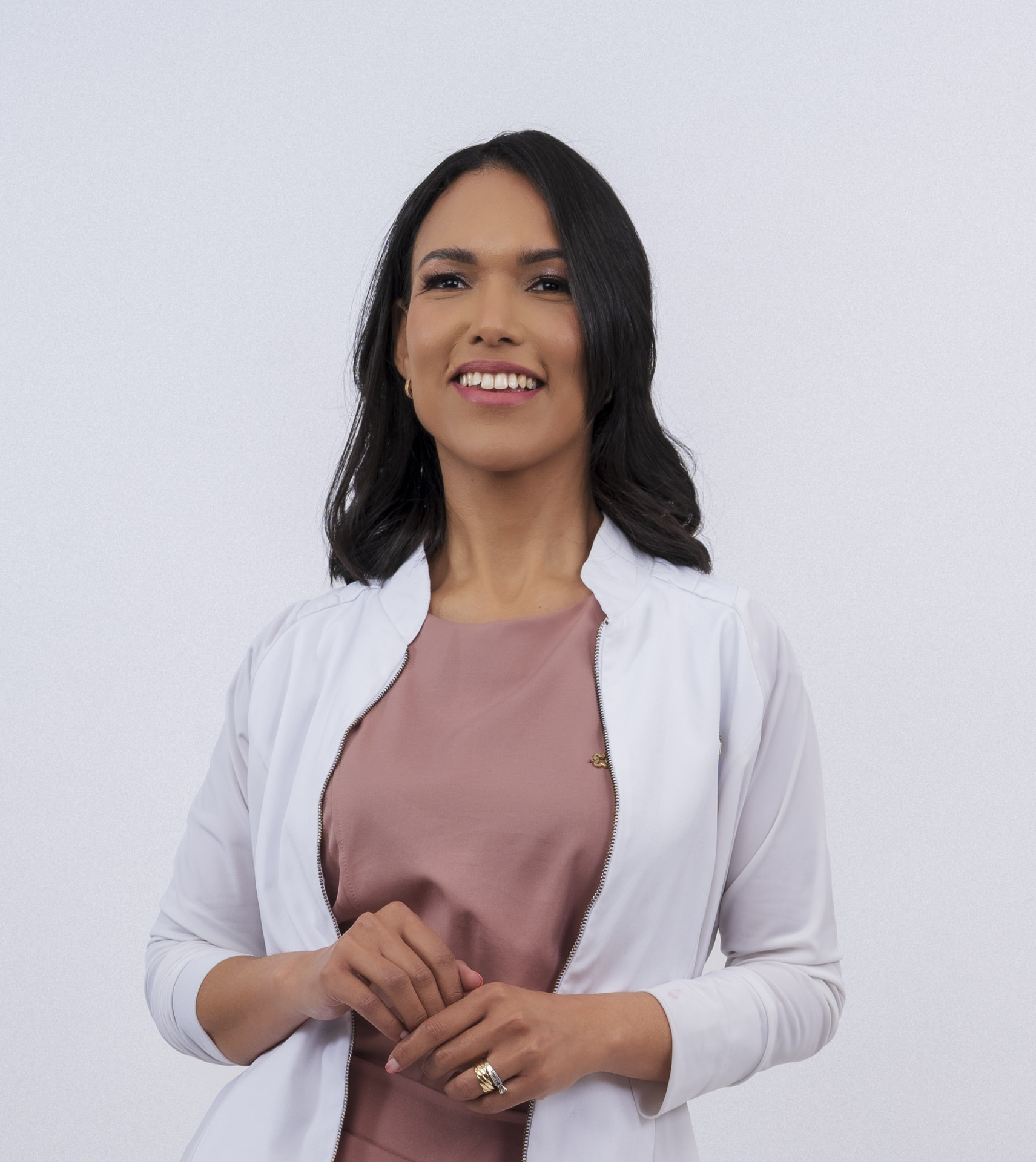Dra. Yuliana Medina, médico cirujano